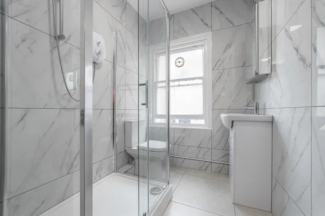Flat Finchley Road in Greater London