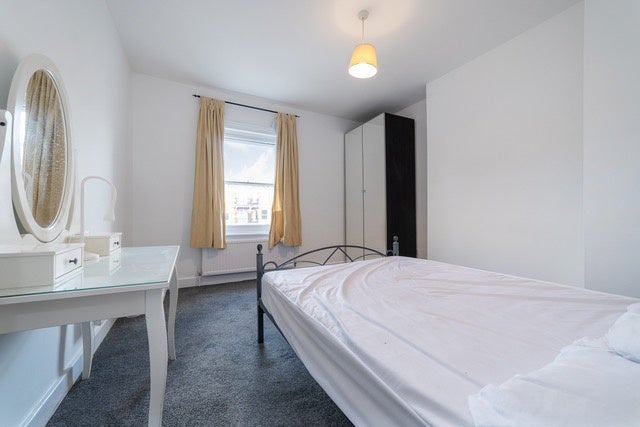 Flat Finchley Road in Greater London
