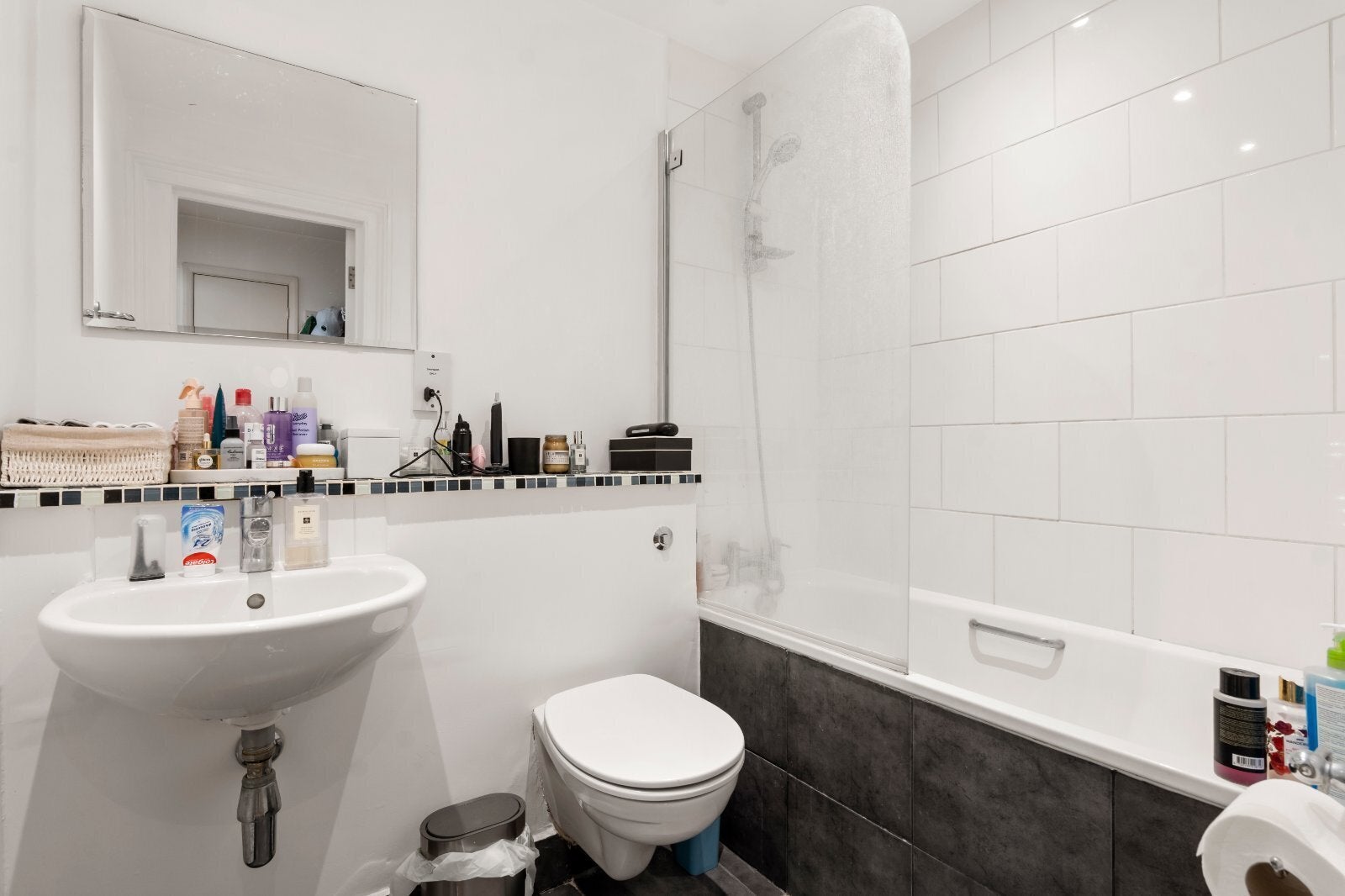 Flat Sheffield Terrace in Greater London