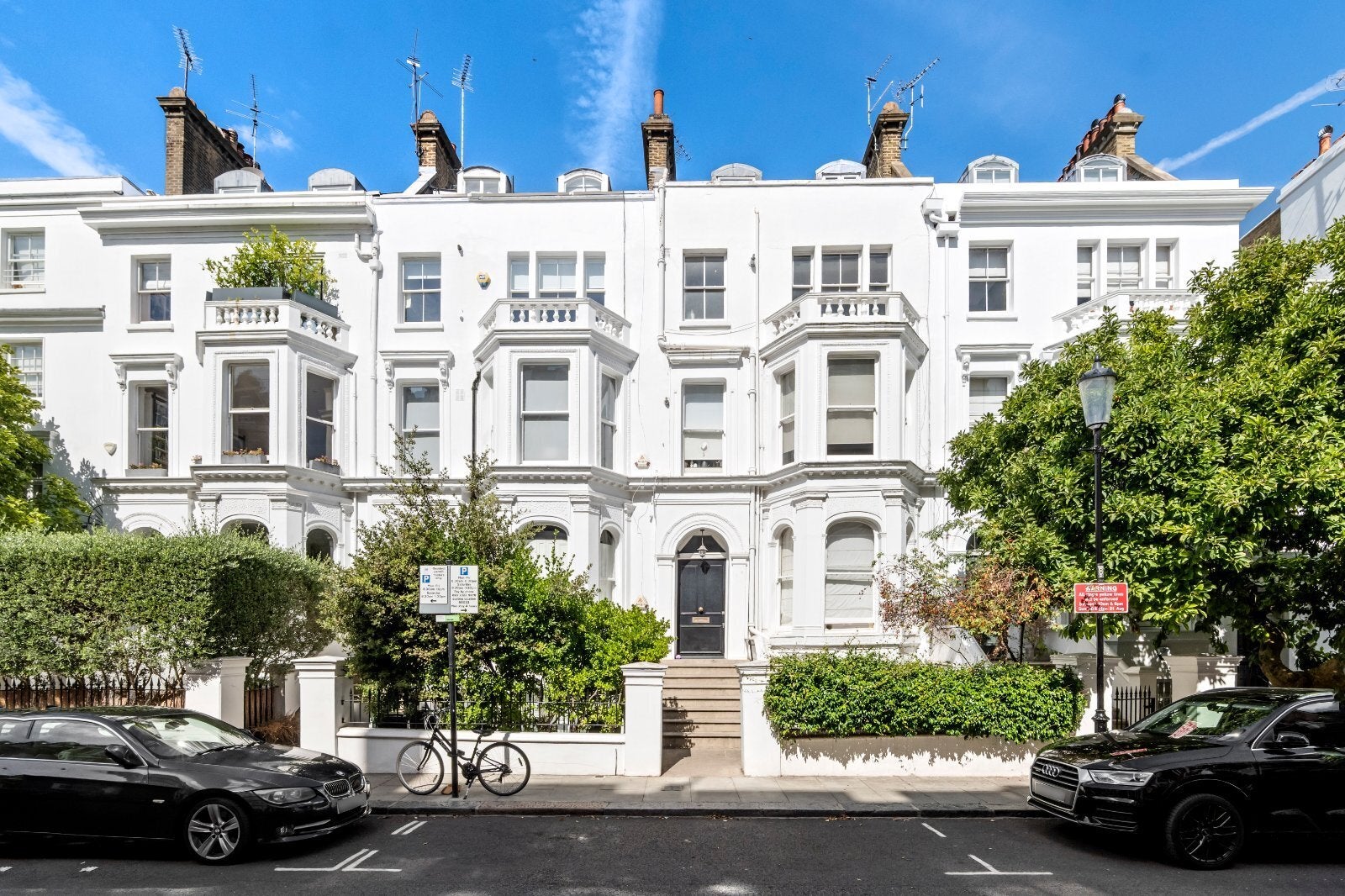 Flat Sheffield Terrace in Greater London