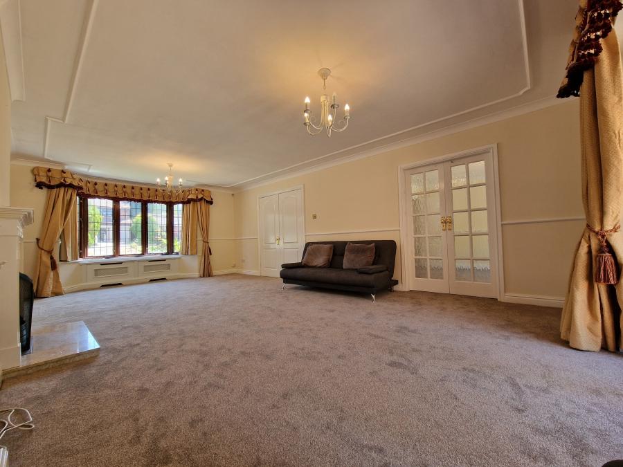 House Stockbridge Close in Wolverhampton