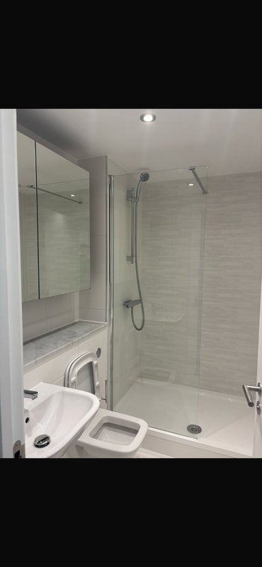 Flat Dearmans Place in Salford