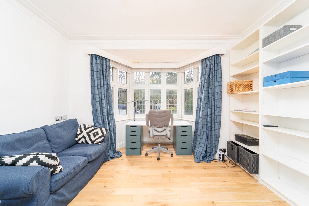 House Linkside in Greater London