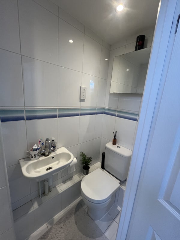 Room Orville Road in Greater London
