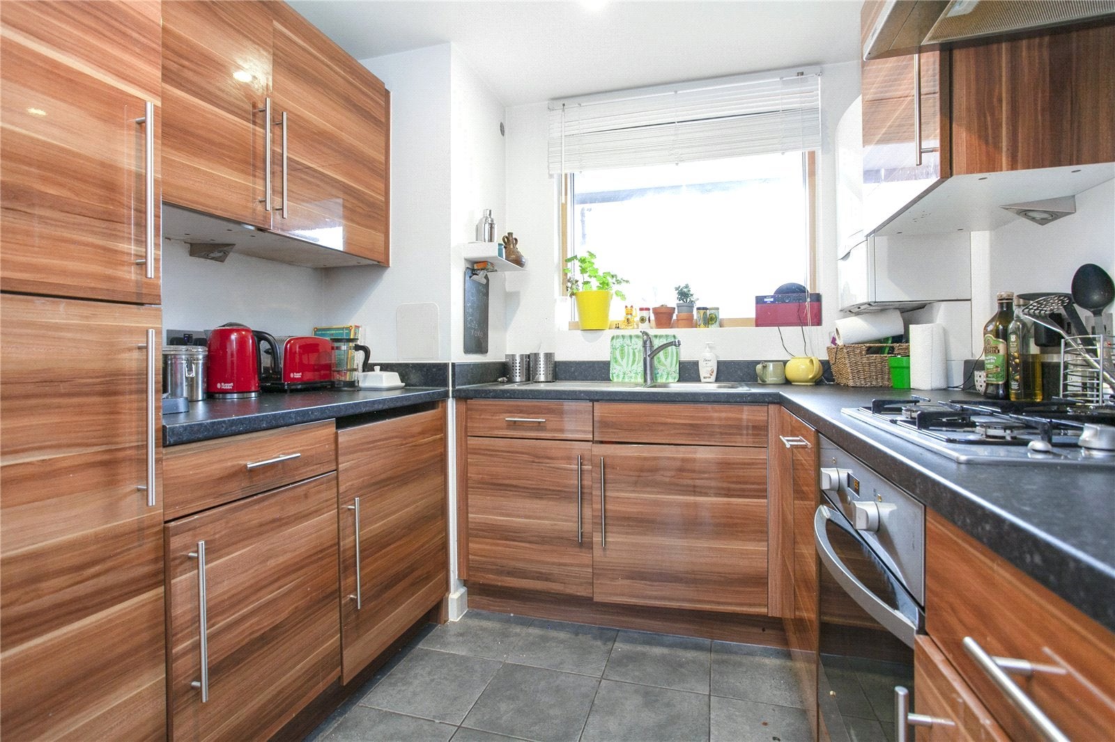 Flat Stoke Newington Road in Greater London