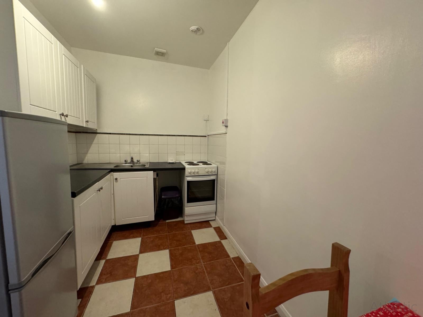 Flat Acton Lane in Greater London