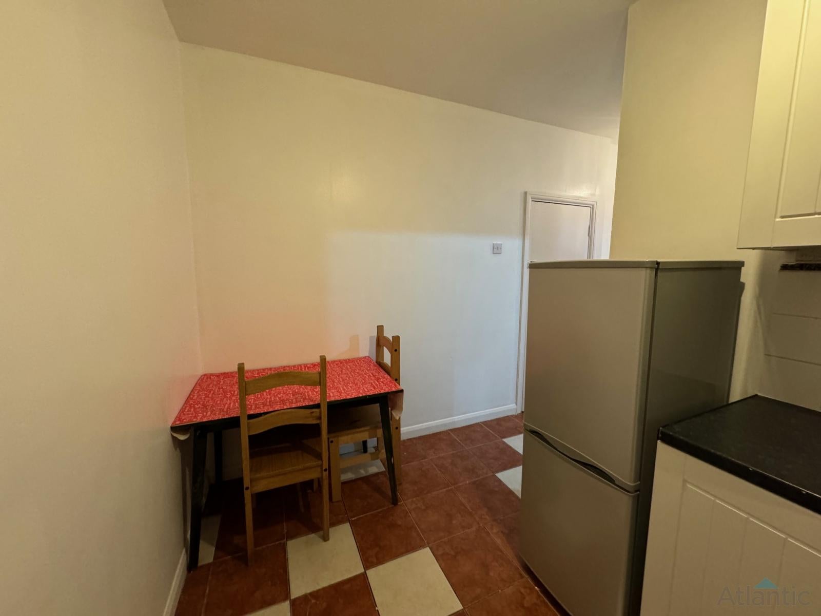 Flat Acton Lane in Greater London