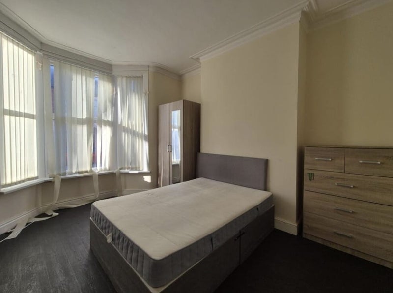 Room Molyneux Road in Liverpool