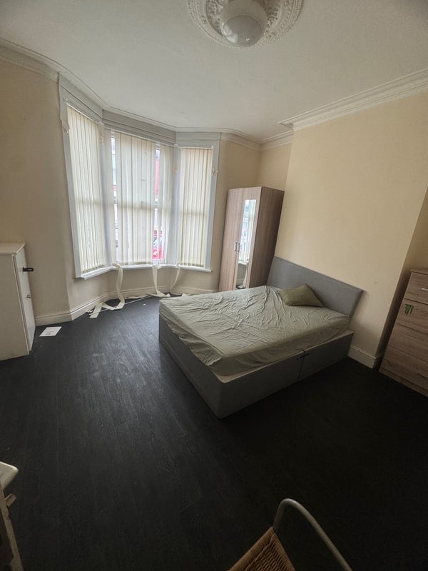 Room Molyneux Road in Liverpool