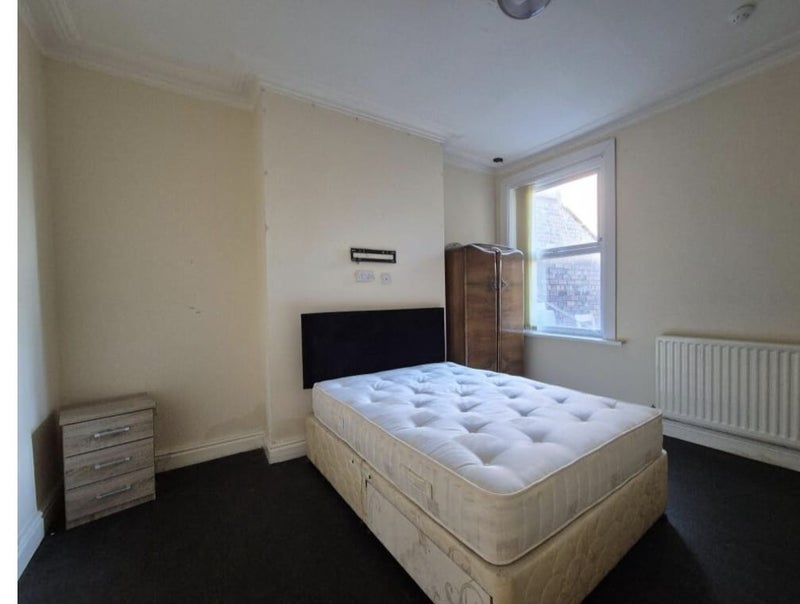 Room Molyneux Road in Liverpool