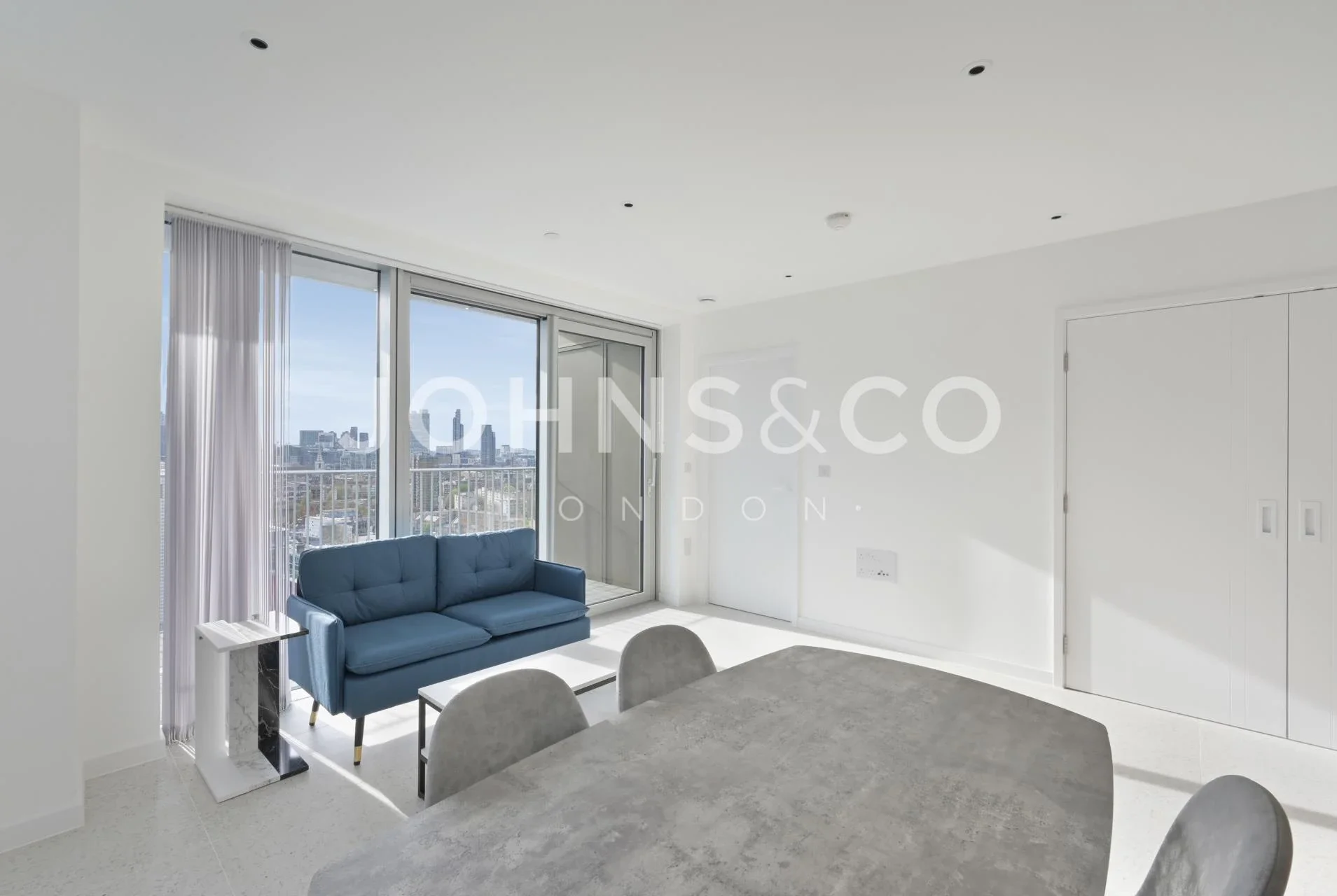Flat Cendal Crescent in Greater London