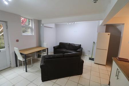 Room Spencer Bridge Road in Northampton