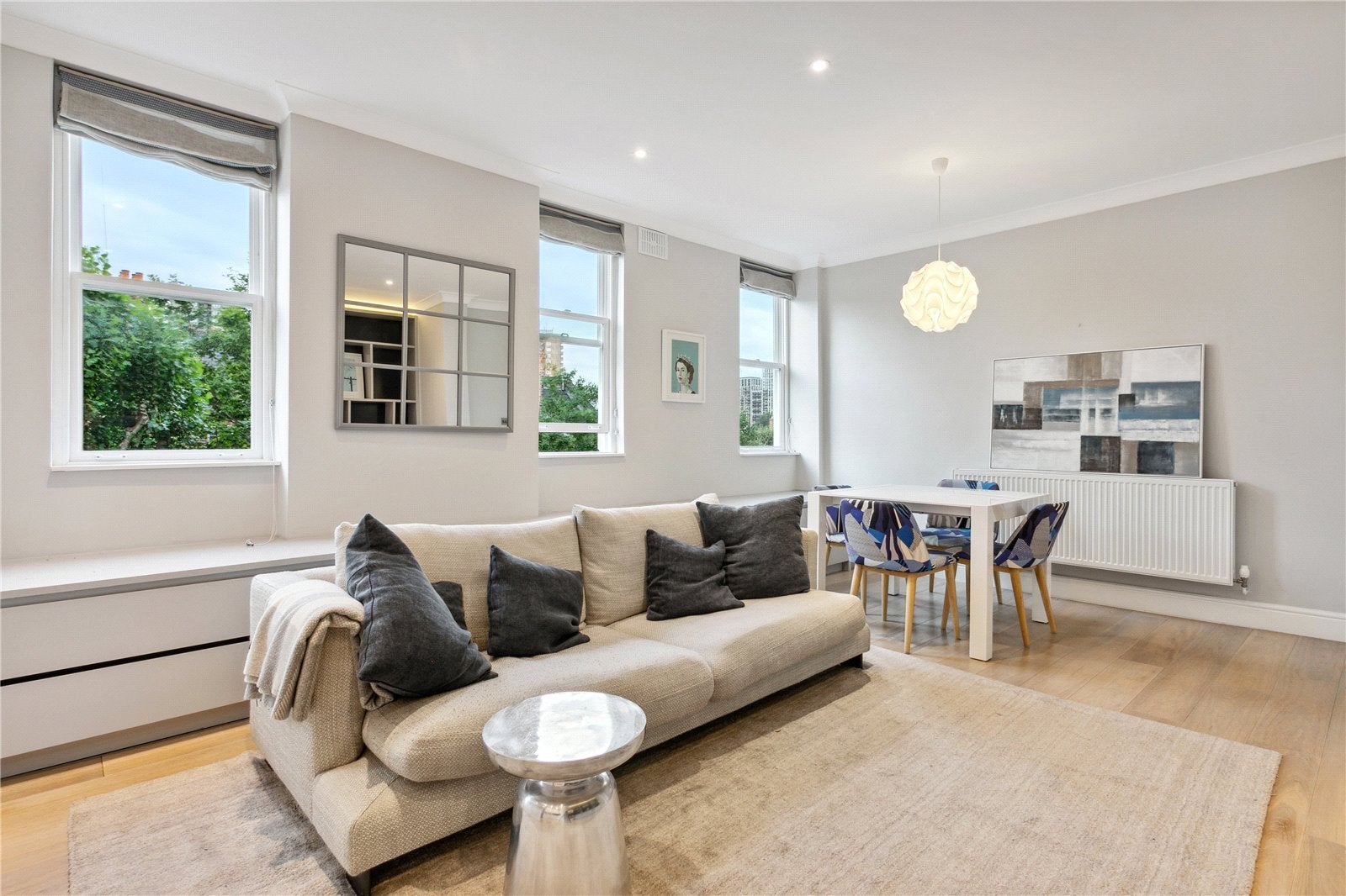 Flat Bassett Road in Greater London