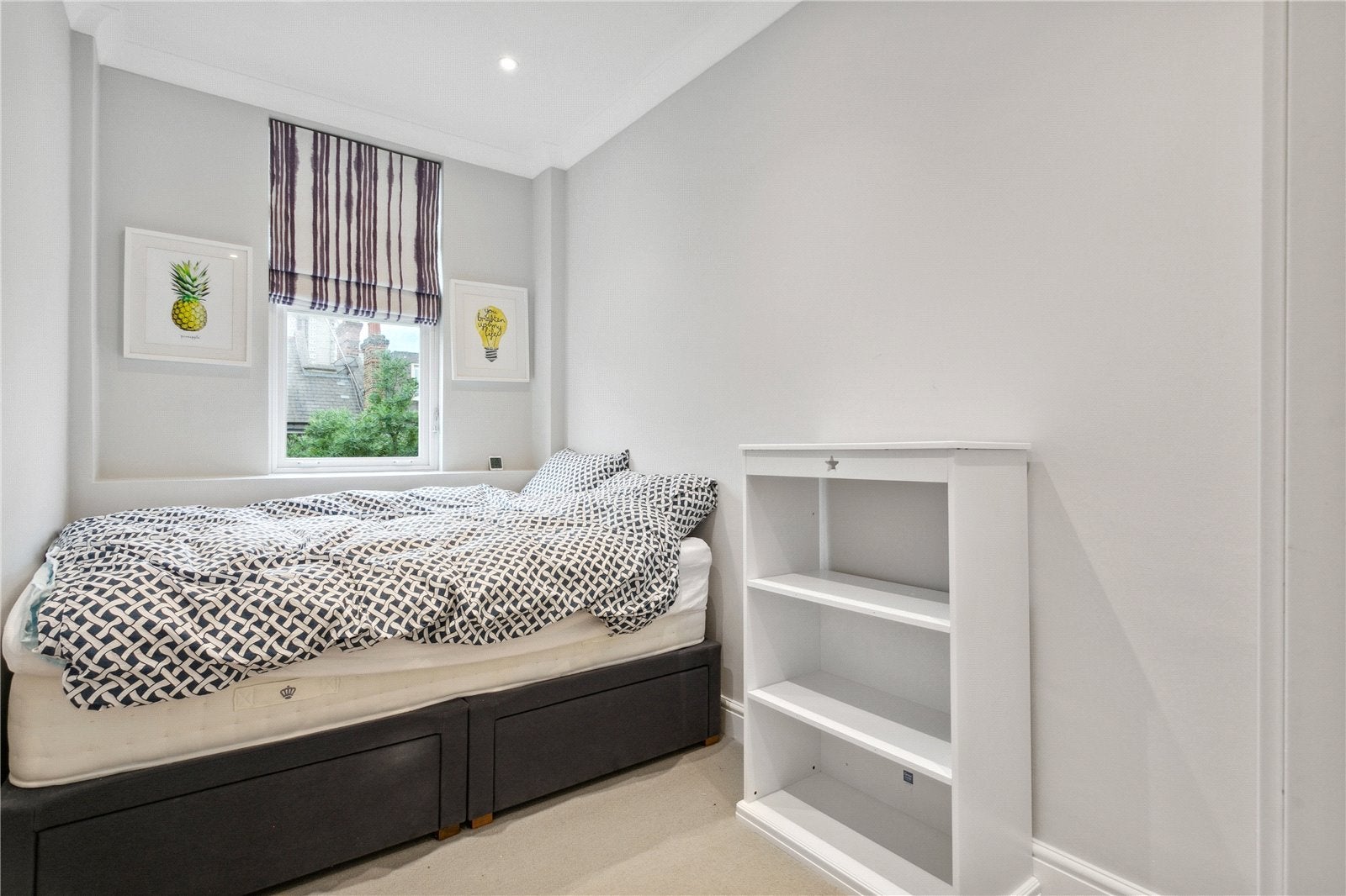 Flat Bassett Road in Greater London