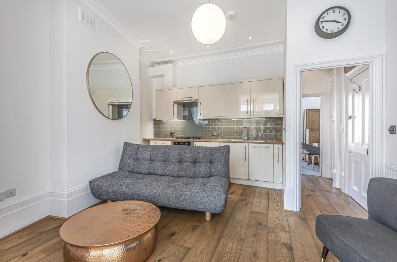 Flat Aldebert Terrace in Greater London