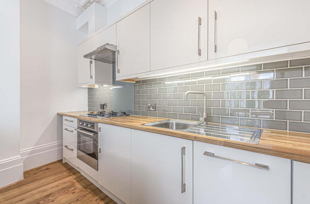 Flat Aldebert Terrace in Greater London