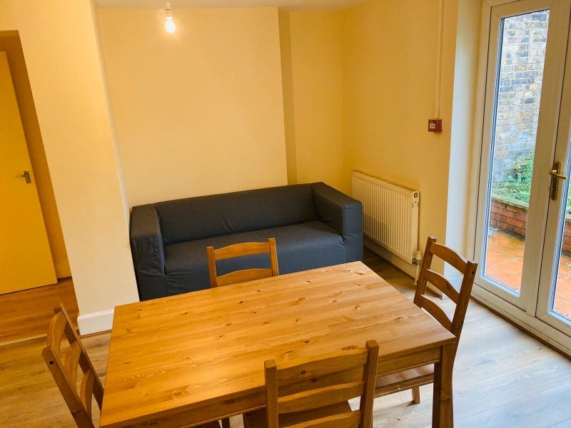 Room Himley Road in Greater London