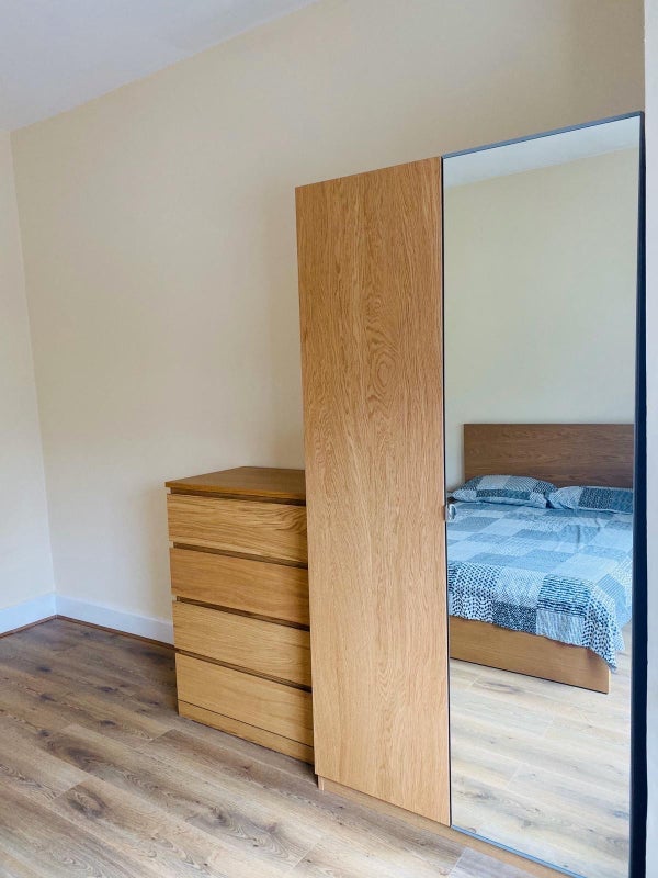 Room Himley Road in Greater London