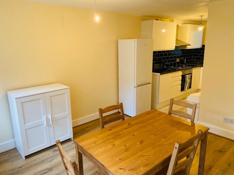 Room Himley Road in Greater London