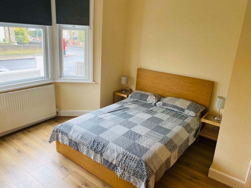 Room Himley Road in Greater London