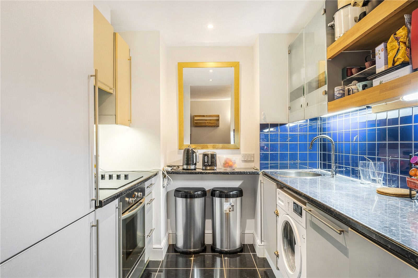 Flat Assam Street in Greater London