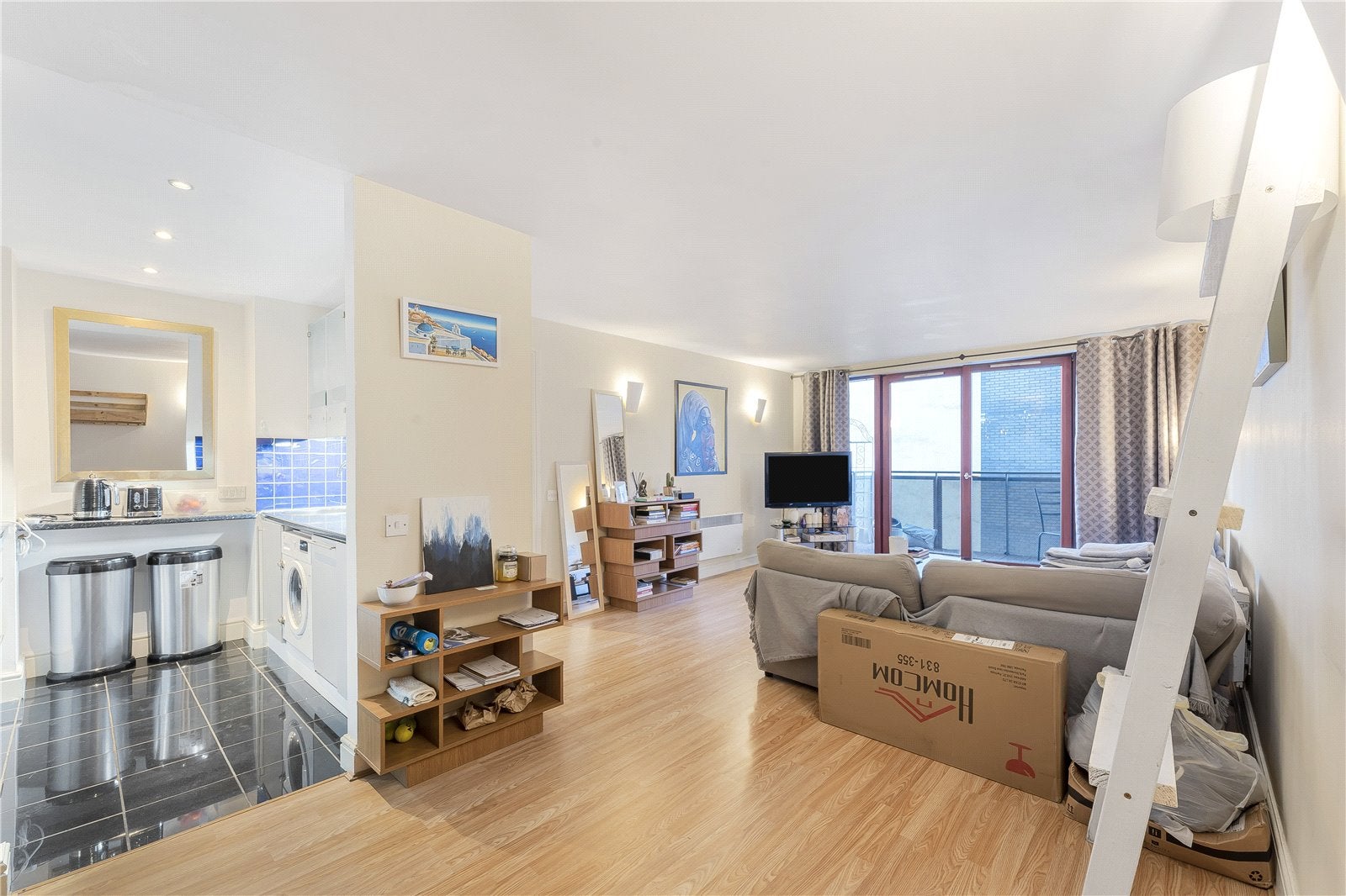 Flat Assam Street in Greater London