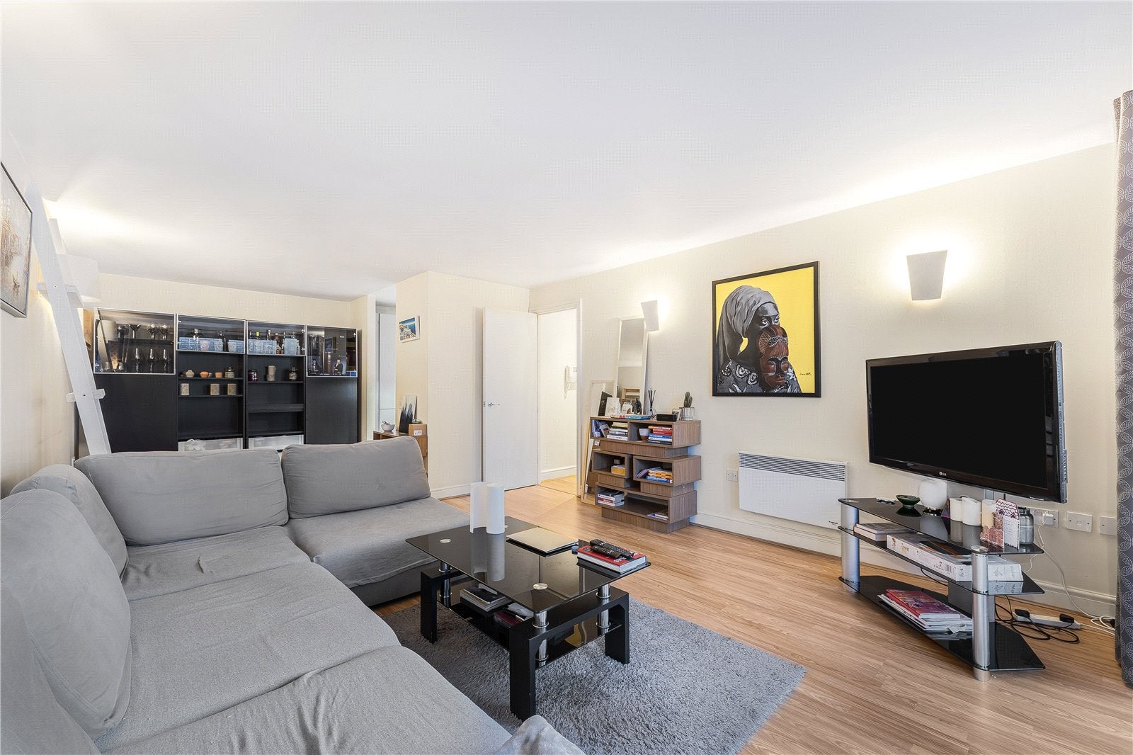 Flat Assam Street in Greater London