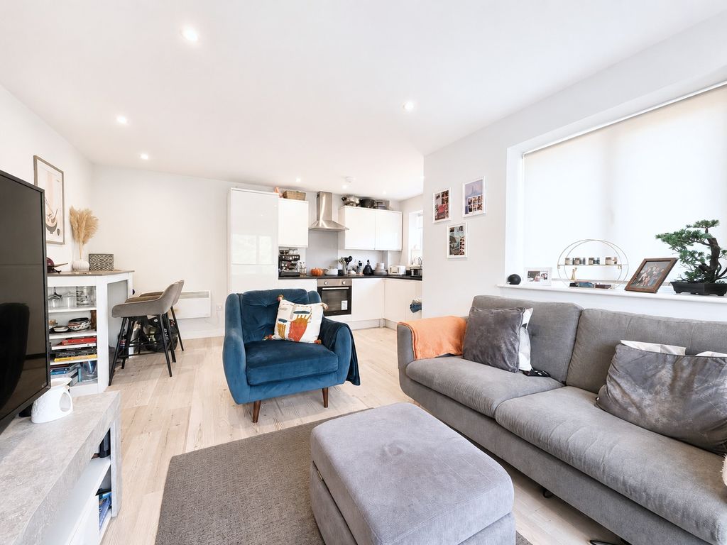 Flat Thornberry Gardens in High Wycombe