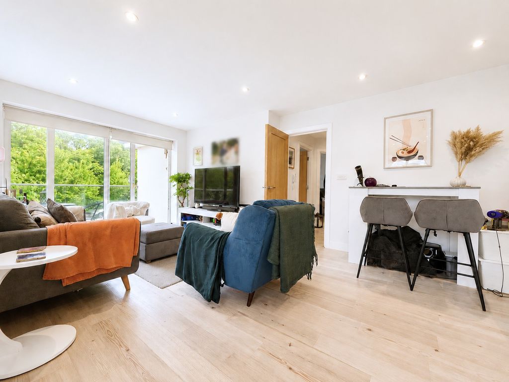 Flat Thornberry Gardens in High Wycombe