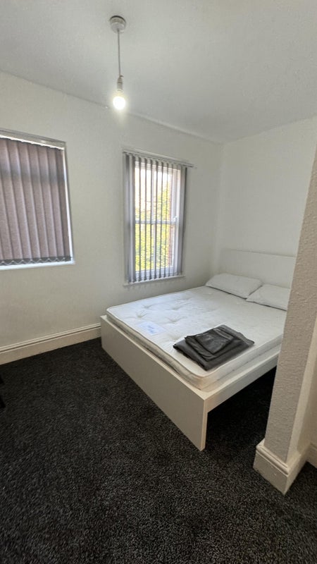Flat Cumberland Avenue in Liverpool