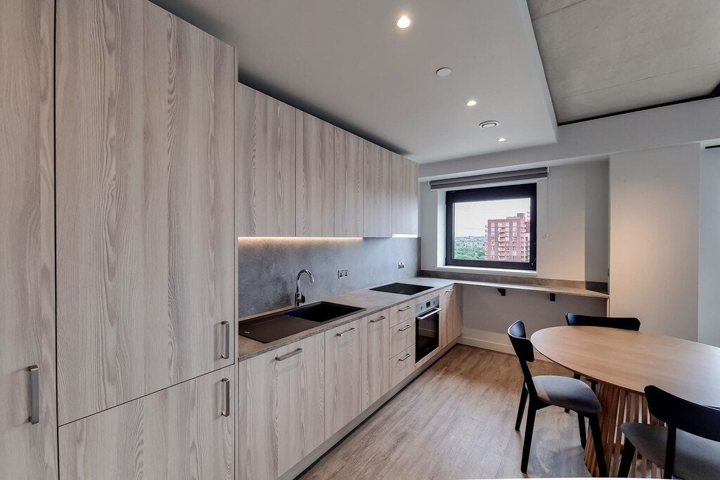 Flat Empire Way in Greater London