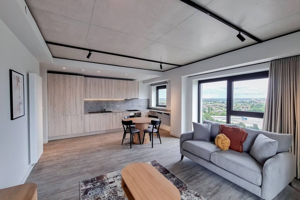 Flat Empire Way in Greater London
