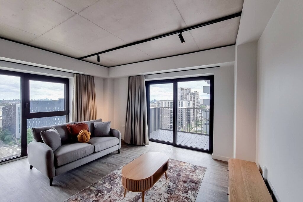 Flat Empire Way in Greater London