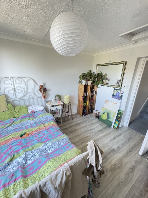 Room Hainault Road in Greater London