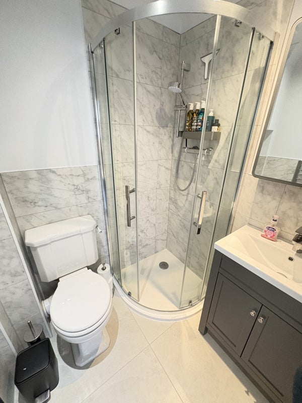 Room Hainault Road in Greater London