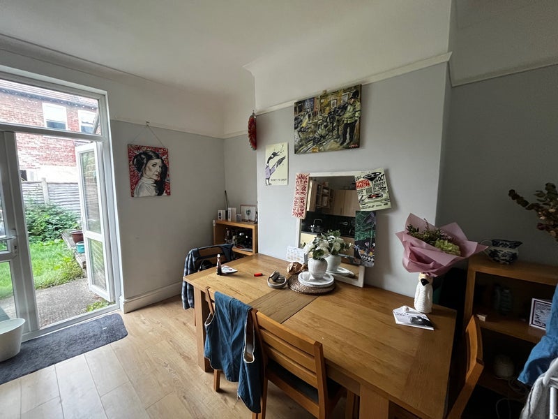Room Leyland Avenue in Manchester