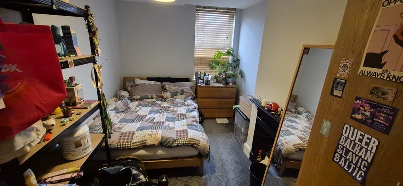 Room Leyland Avenue in Manchester