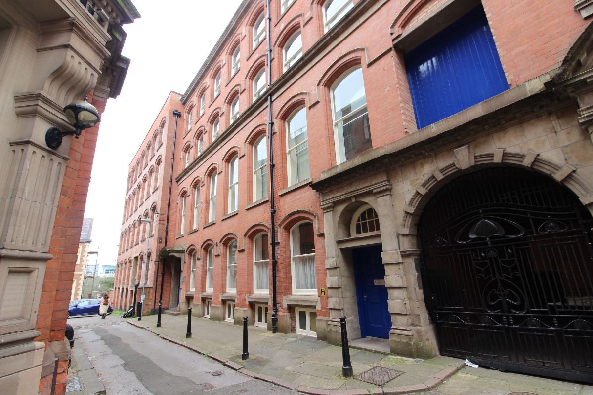 Flat Plumptre Place in Nottingham