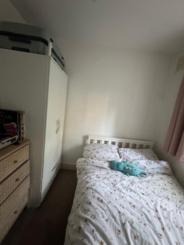 Room Leigham Avenue in Greater London