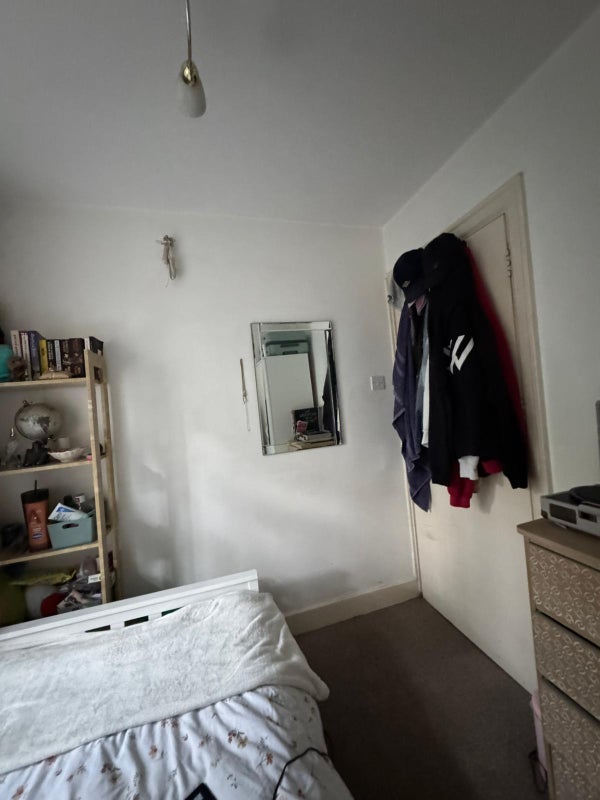 Room Leigham Avenue in Greater London