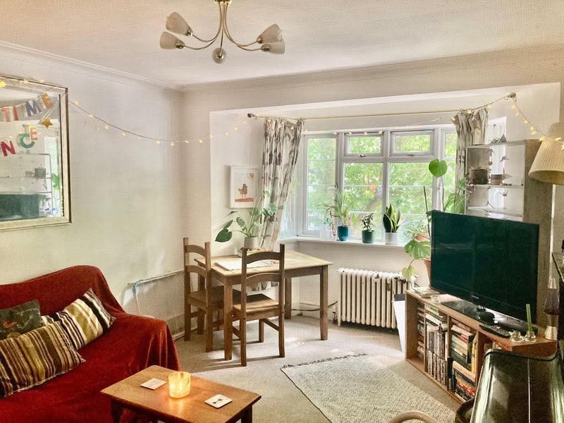 Room Leigham Avenue in Greater London