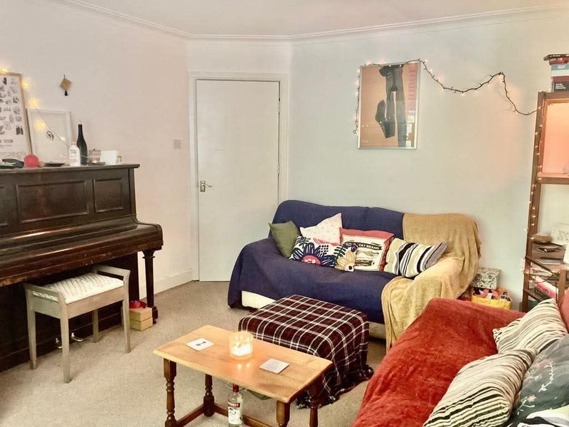 Room Leigham Avenue in Greater London