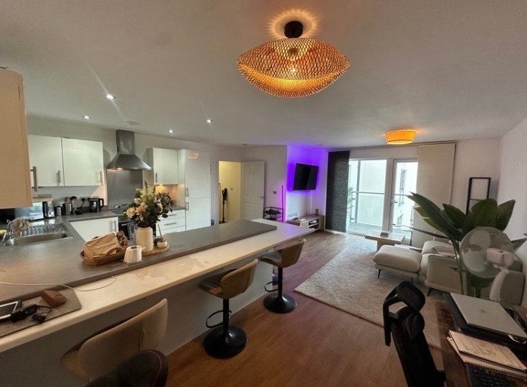 Room Homesdale Road in Greater London