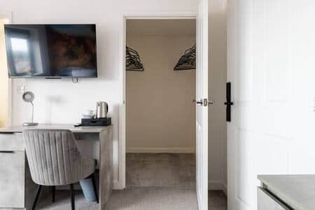 Room Latchet Lane in Upton