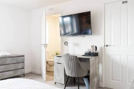 Room Latchet Lane in Upton