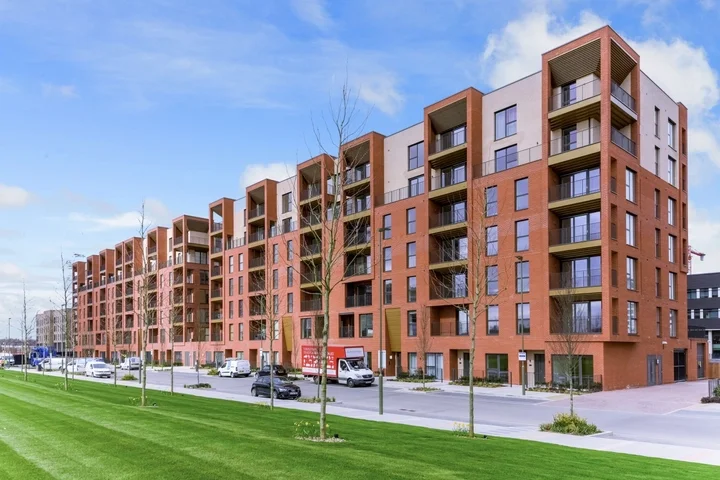 Flat Lismore Boulevard in Greater London