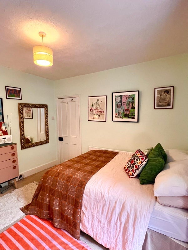 Room Stowe Road in Greater London