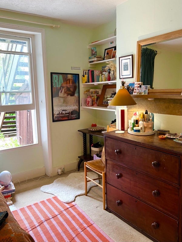 Room Stowe Road in Greater London