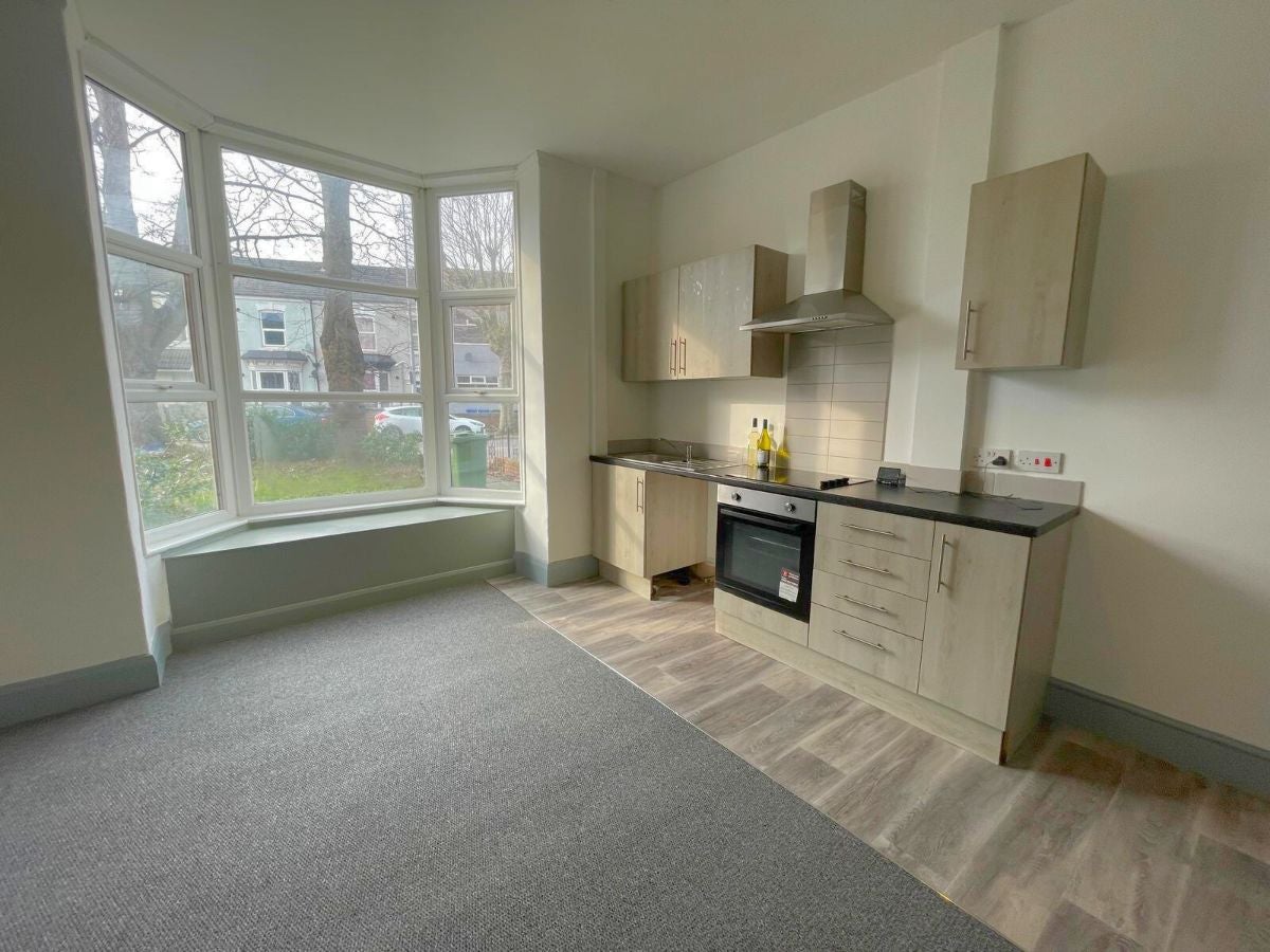 Flat Hainton Avenue in Grimsby