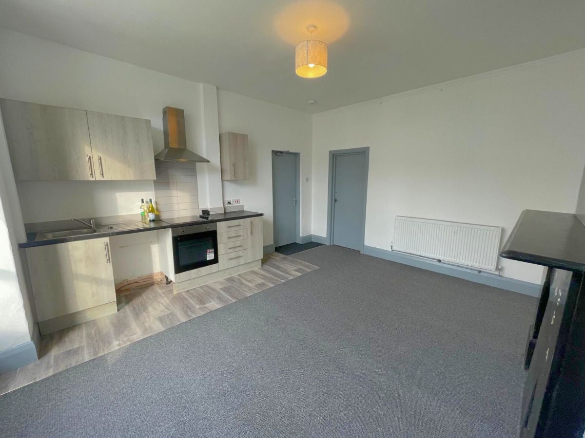 Flat Hainton Avenue in Grimsby
